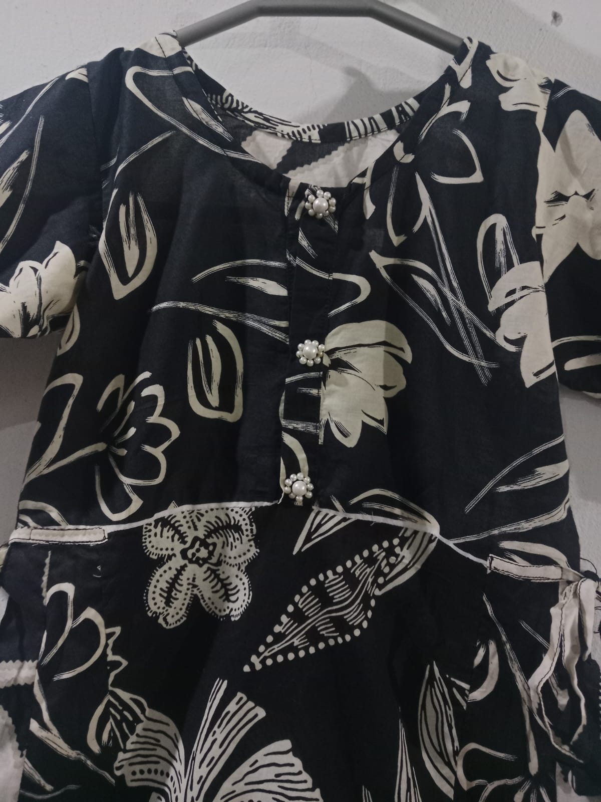 Girls Black & Cream Floral Printed Frock with Black Trouser & Purse
