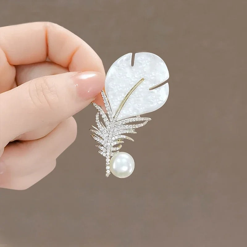 Elegant Emerald Crystal Butterfly Brooch - Premium Luxury Brooch Pin for Suits & Dresses