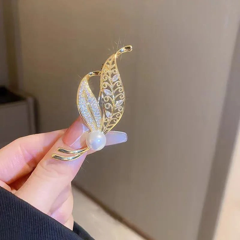 Elegant Emerald Crystal Butterfly Brooch - Premium Luxury Brooch Pin for Suits & Dresses