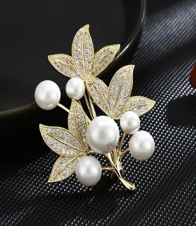 Elegant Emerald Crystal Butterfly Brooch - Premium Luxury Brooch Pin for Suits & Dresses